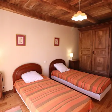 Maison De Caractere Avec Jardin, Proche Volcans, Chateaux Et Activites Nautiques - Fr-1-742-495 * Le Monteil (Cantal)